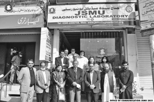 KARACHI: Jinnah Sindh Medical University VC Prof M Tariq Rafi with faculty members and administrative staff after inaugurating a sample collection point of the university’s diagnostic centre in DHA area, recently.